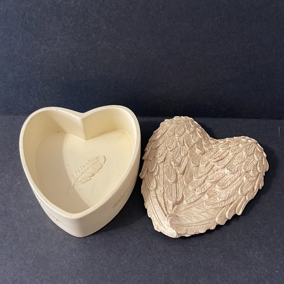 ANGEL WING PRAYER TRINKET BOX - Picture 2 of 9